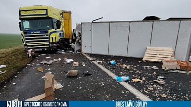 Два грузовика столкнулись на автотрассе М1 в Брестской области