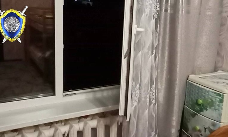 В Хотимске из окна 5 этажа выпал 3-летний мальчик. Он погиб 