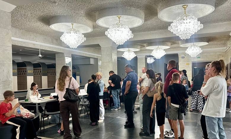 Огромный спрос! В Микашевичах выстроилась очередь на запись в Дворец культуры 