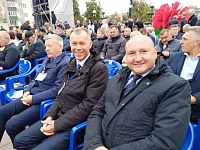 "Дожинки" в Микашевичах: вот так выглядит импровизированный зрительный зал