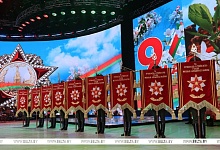 Лукашенко наградил девять населенных пунктов Беларуси вымпелом за мужество и стойкость в годы войны