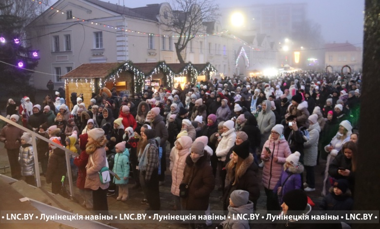 Фотомгновения с открытия главной новогодней елки Лунинца