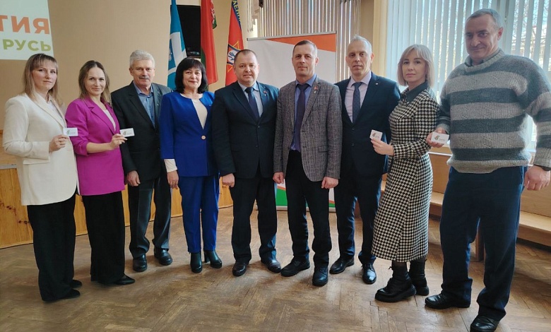 В Лунинце пополнились ряды партии «Белая Русь»