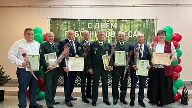 За добросовестный труд наградами отмечены работники Лунинецкого лесхоза