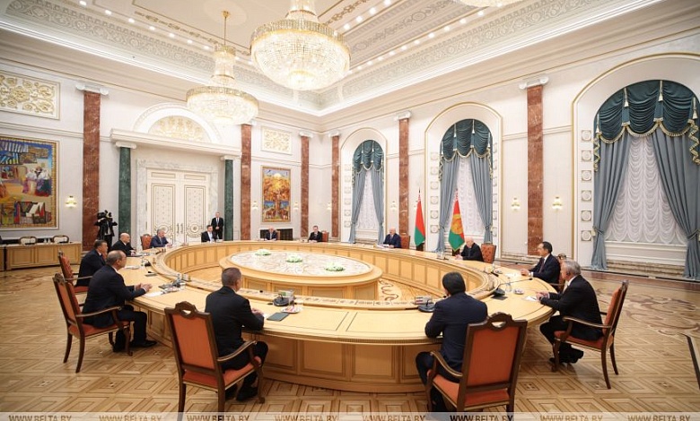 Лукашенко сказал про передел мира и дал "ответку" Зеленскому