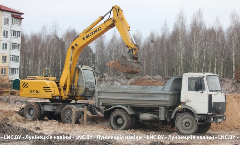 Новый торговый центр начали строить в Микашевичах