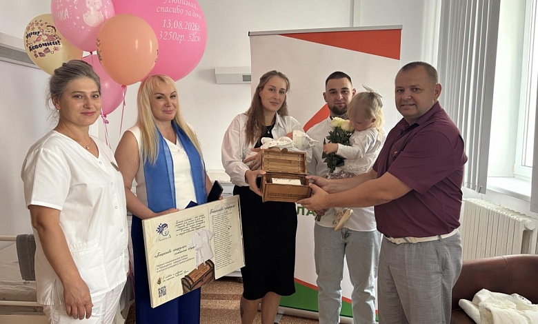 В Лунинце вручили «Бацькаву кашулю» семье Новицких 
