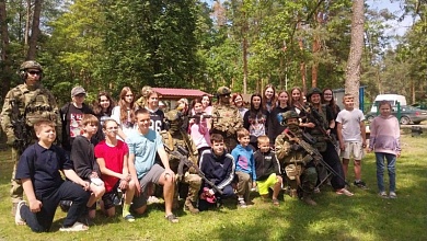 Спецназовцы побывали в гостях у ребят в "Спутнике" на Белом озере (Лунинецкий район)