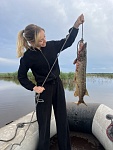 Рыбалка на Припяти: уроженка Лунинца поймала трофейную щуку!