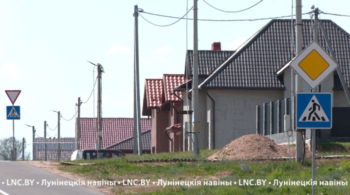 Все больше новых домов люди строят в сельской местности в Лунинецком районе