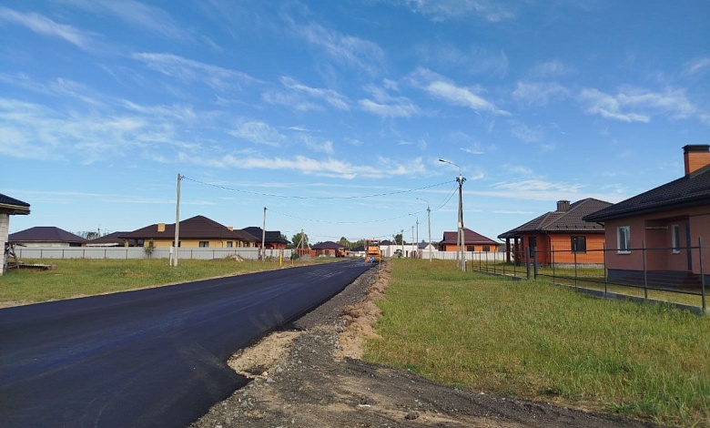 В Лунинце проводятся работы по асфальтированию улицы П.Бровки