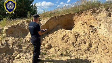 В Столинском районе в старом карьере засыпало ребёнка. Мальчик погиб