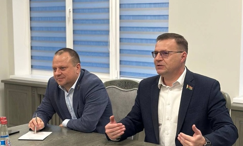 Что обсуждали с молодежью на "Граните" сенатор и депутаты 