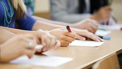 В школах Беларуси начинаются выпускные экзамены
