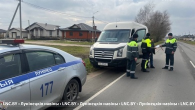 Сотрудники ГАИ продолжают отрабатывать маршрутки в Лунинецком районе 