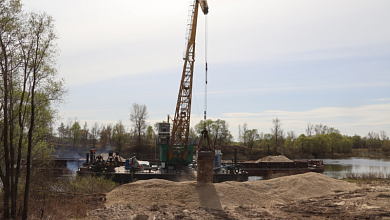По воде и железной дороге доставляют материалы для строительства моста между Лунинецким и Столинским районами