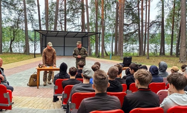 Работу беспилотников продемонстрировали в «Спутнике» Лунинецкого района