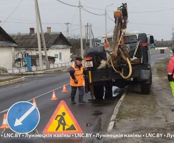 В Микашевичах готовятся к асфальтированию улицы Ленинской