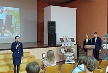 «Незаживающая рана на сердце Беларуси». В Лунинце повязали ленты на «Дерево Памяти»