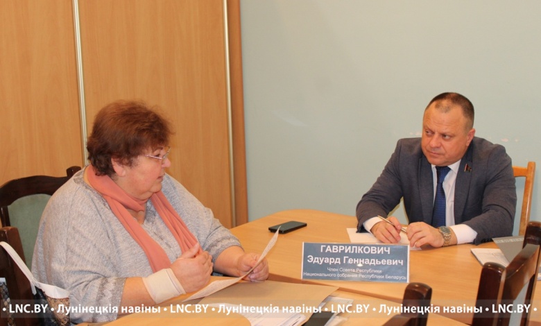 С какими вопросами обращались? Сенатор провел прием граждан в Микашевичах 