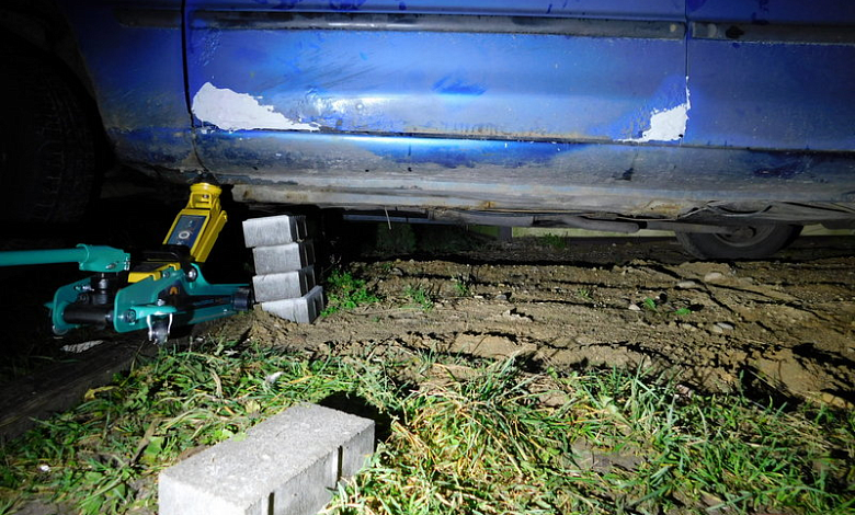 Мужчину насмерть придавило автомобилем в Столинском районе 