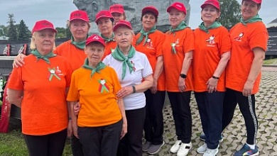 Пенсионеры из Микашевичей поучаствовали в слете любителей скандинавской ходьбы