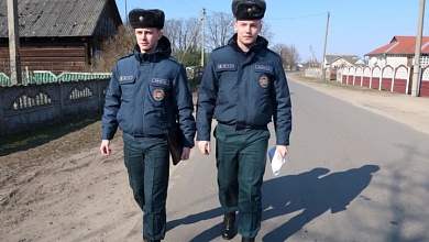 В подарок - саженцы ели! Финальный аккорд спасателей в Лунинецком районе