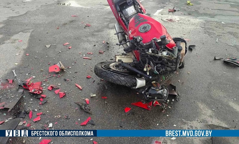 Молодой человек насмерть разбился на мотоцикле в Микашевичах