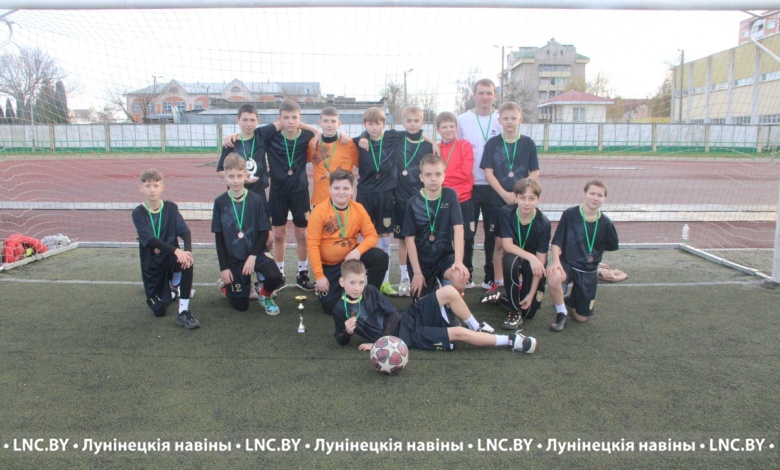 Лунинчане завоевали "бронзу" открытого турнира по футболу