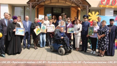 В Лунинце прошел благотворительный аукцион детского творчества