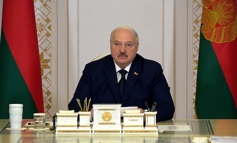 Лукашенко: Ну да, баба Дуня сидит и тычет в айфон! // Принципиальный разговор по торговле