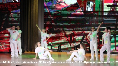 Весну принесли в Микашевичи артисты "Гранита"