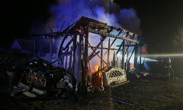 В Дребске сгорела хозпостройка