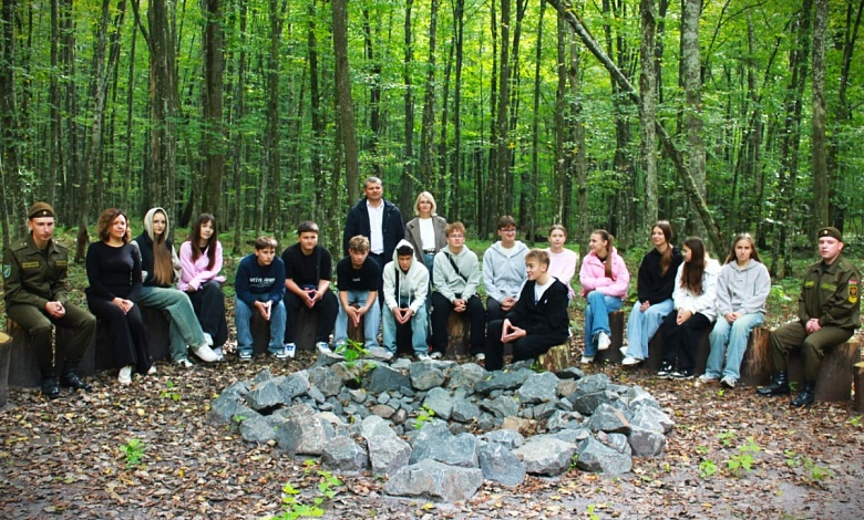 Военные и гимназисты посетили памятные места Лунинецкого района