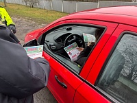 Сотрудники милиции информируют граждан о правилах цифровой безопасности