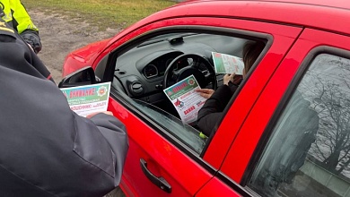 Сотрудники милиции информируют граждан о правилах цифровой безопасности