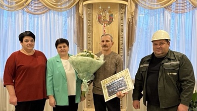 На предприятии - 38 лет! В Микашевичах провожают на заслуженный отдых специалистов 