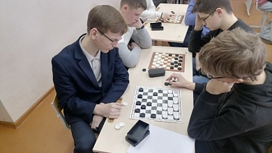 Первенство района по шашкам провели в Лунинце