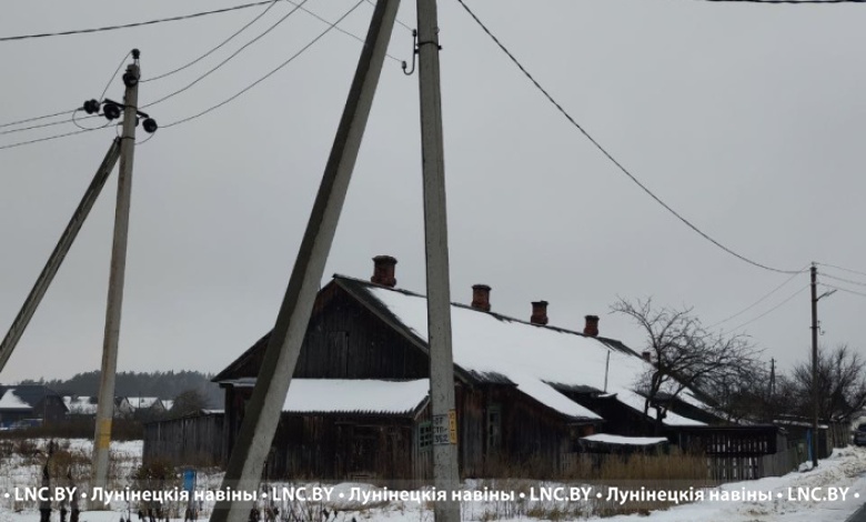 Энергетики поправили воздушную линию электропередач в Микашевичах