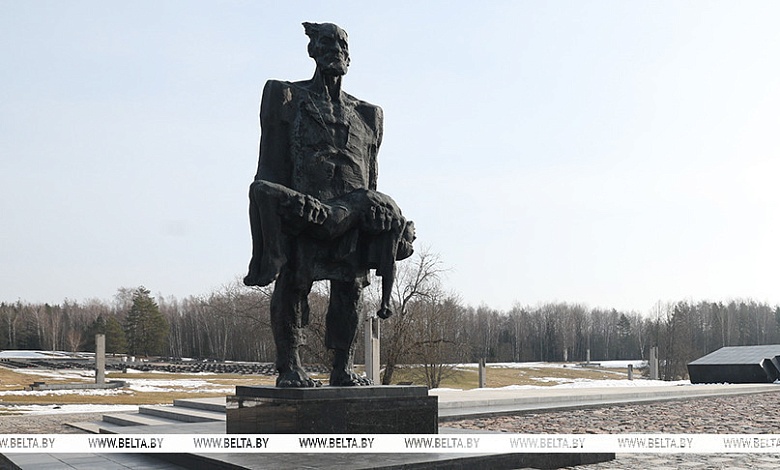 Символ вечной памяти и неутихающей боли. В Беларуси вспоминают жертв трагедии в Хатыни