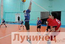 Юноши разыграли путёвки в финал первенства Лунинецкого района по волейболу