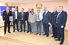 Кубинцы проявили большой интерес! Презентация книги "Наш Президент" состоялась в Лунинце