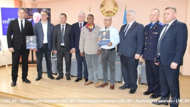 Кубинцы проявили большой интерес! Презентация книги "Наш Президент" состоялась в Лунинце