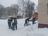 Спасатели помогают на расчистке снега в Лунинецком районе