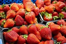 Клубника по 9.90! Цены на Комаровке