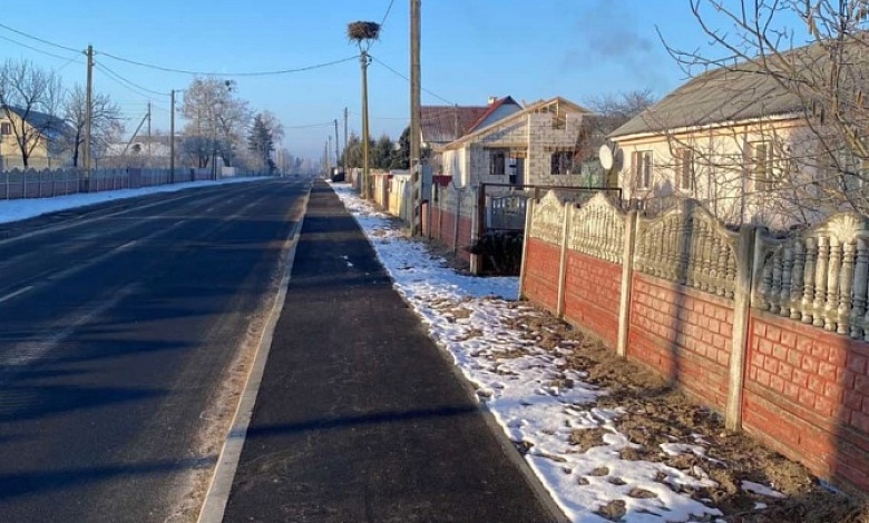 Обратились в госконтроль: появился тротуар на улице и автостоянка возле больницы