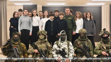 О воинской профессии рассказали офицеры лунинецким школьникам