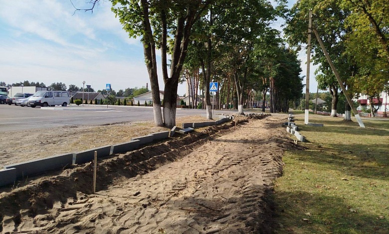 Начались работы по благоустройству улицы Давыдова в Лунинце