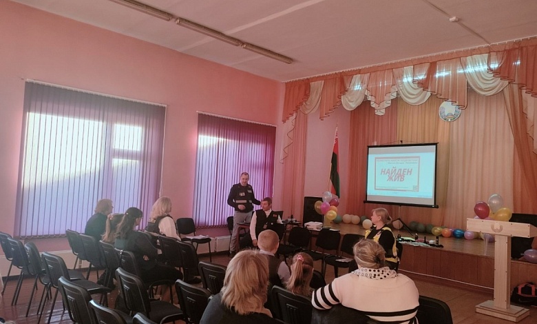 Школьники встретились с волонтерами ПСГ "Пантера" в Лунинецком районе