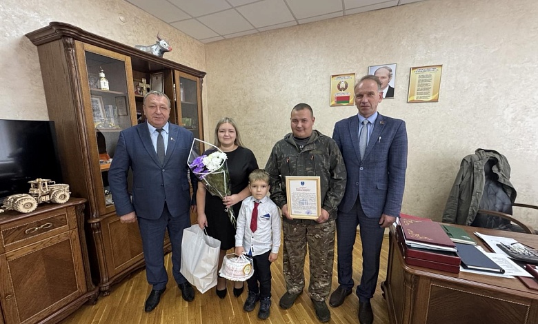 С Днем матери и Днем отца поздравляют в сельсоветах Лунинецкого района